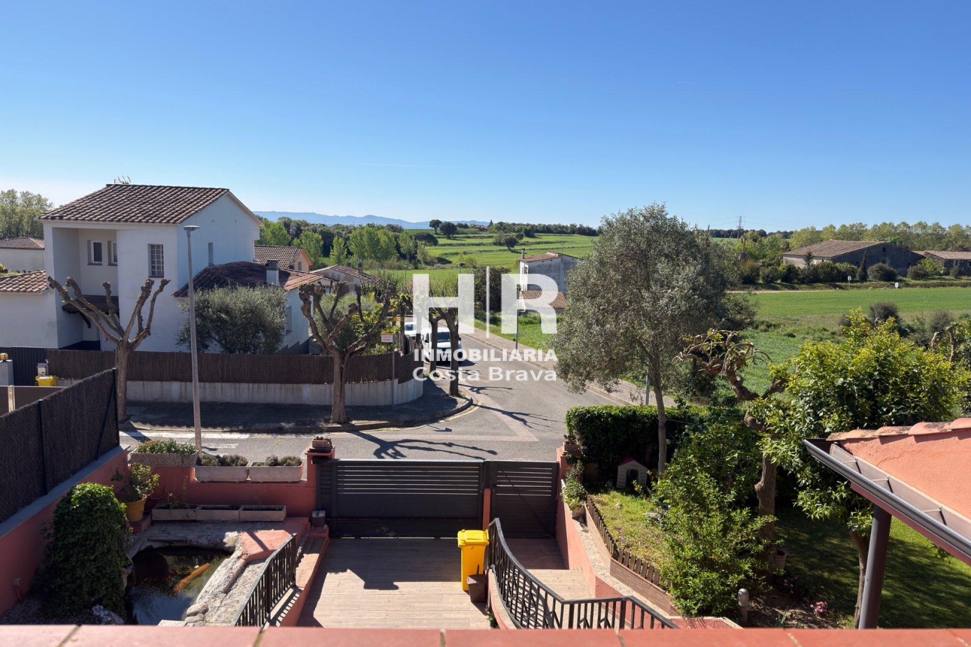 Sale - Casa unifamiliar - AIGUAVIVA - CENTRO PUEBLO