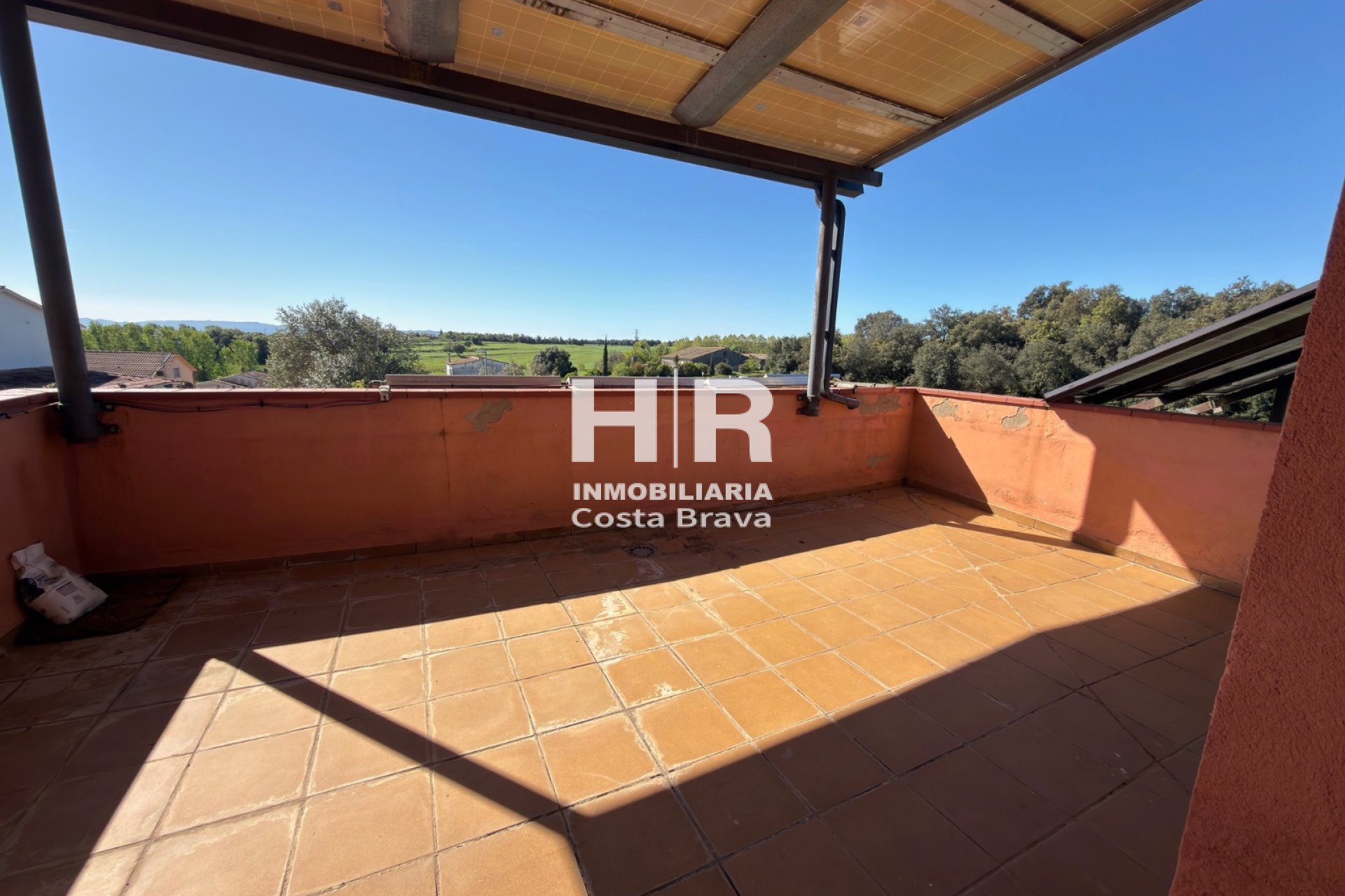 Sale - Casa unifamiliar - AIGUAVIVA - CENTRO PUEBLO