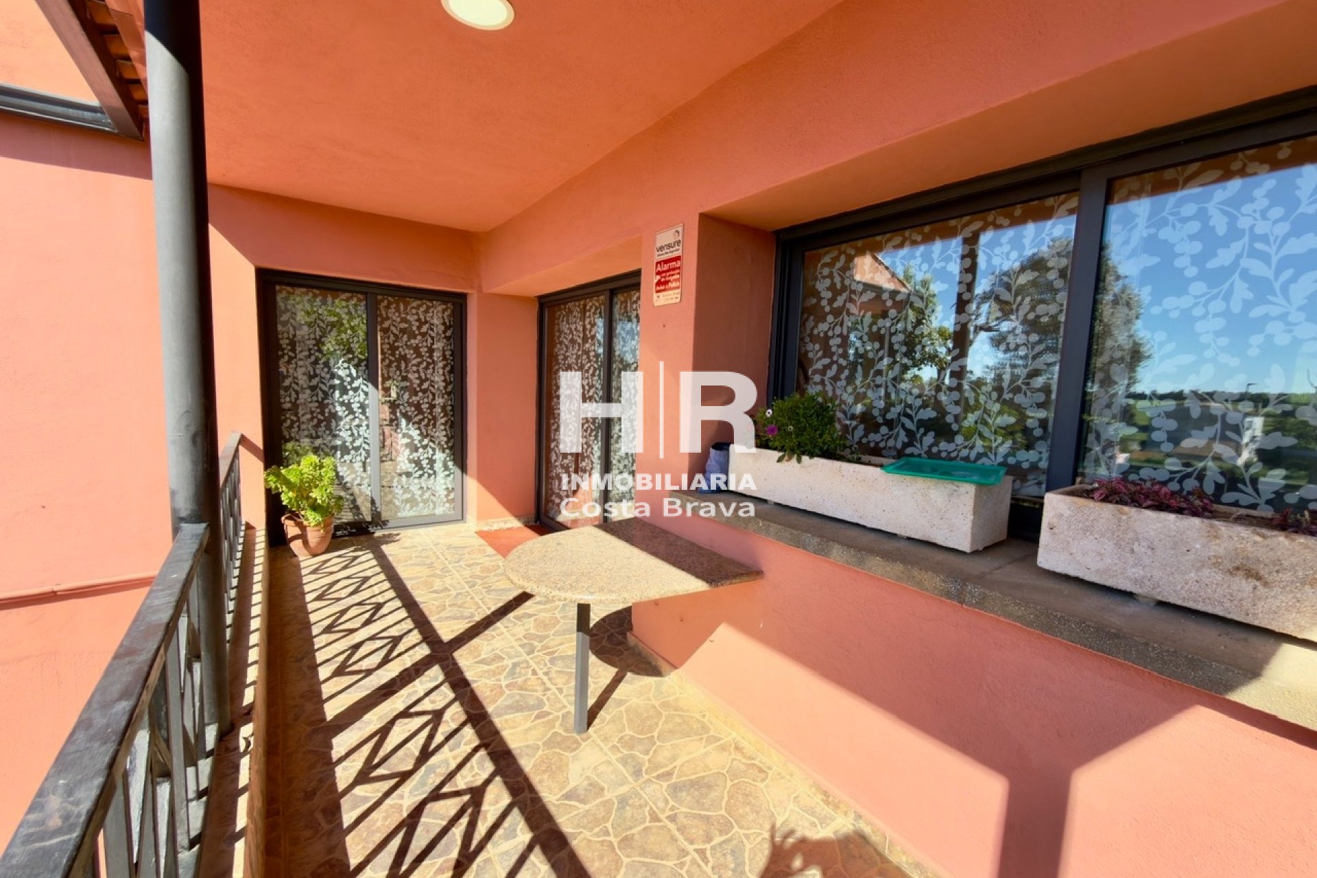 Sale - Casa unifamiliar - AIGUAVIVA - CENTRO PUEBLO