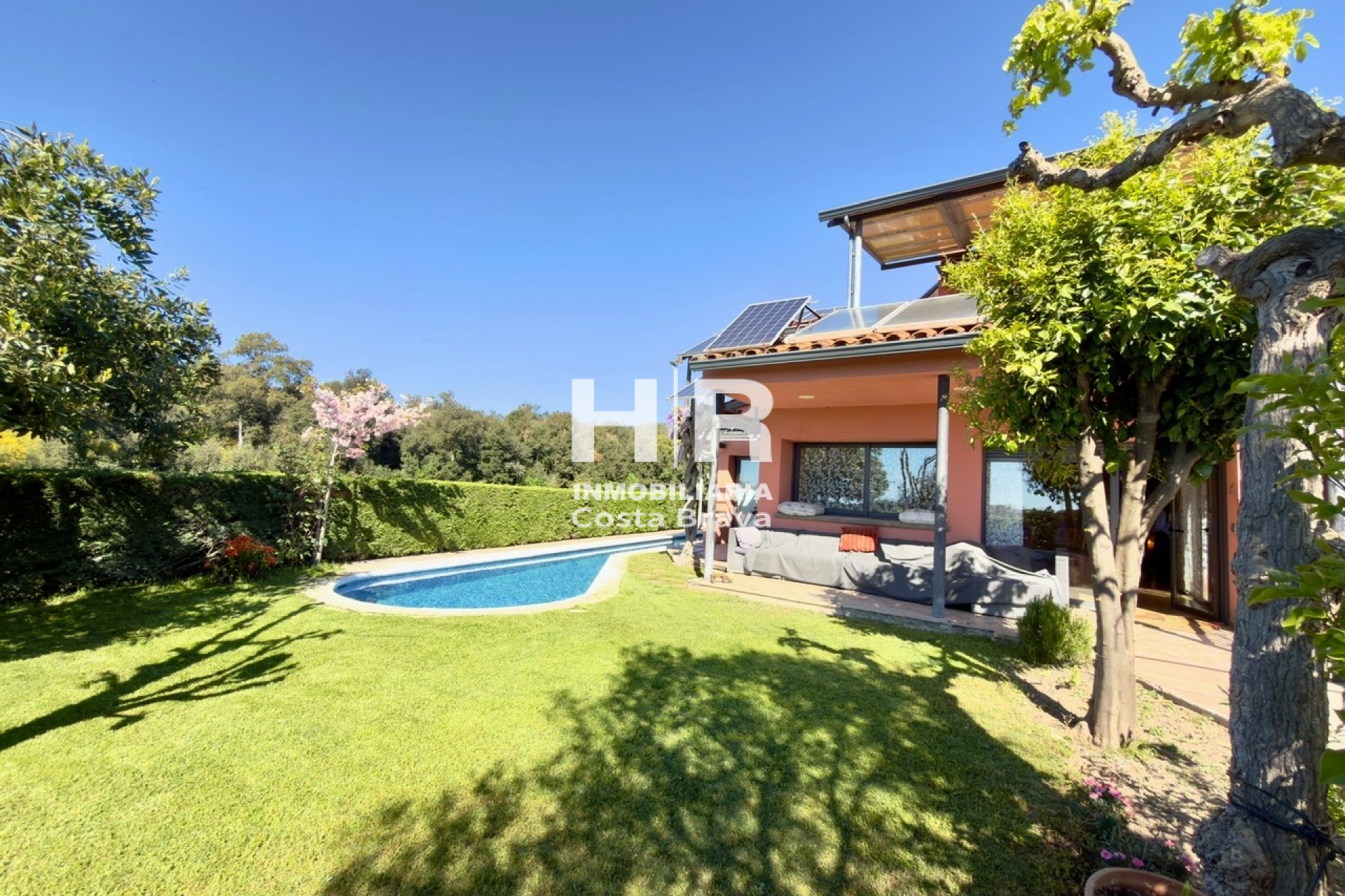 Sale - Casa unifamiliar - AIGUAVIVA - CENTRO PUEBLO