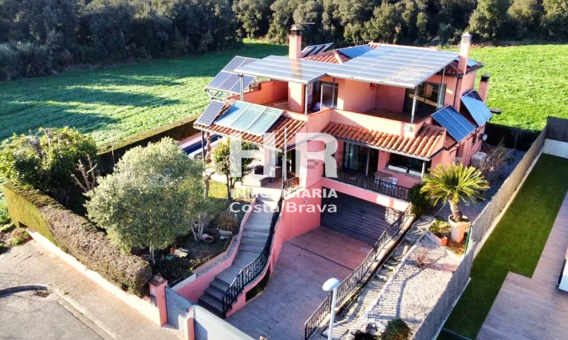 Venda - Casa unifamiliar - AIGUAVIVA - CENTRO PUEBLO