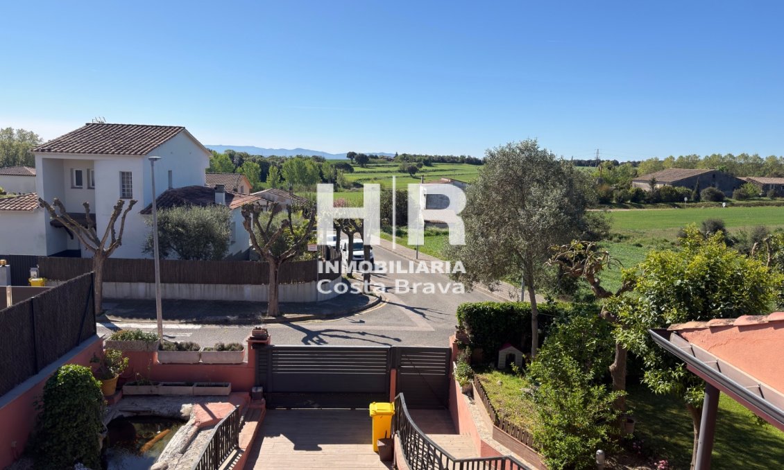 Venda - Casa unifamiliar - AIGUAVIVA - CENTRO PUEBLO
