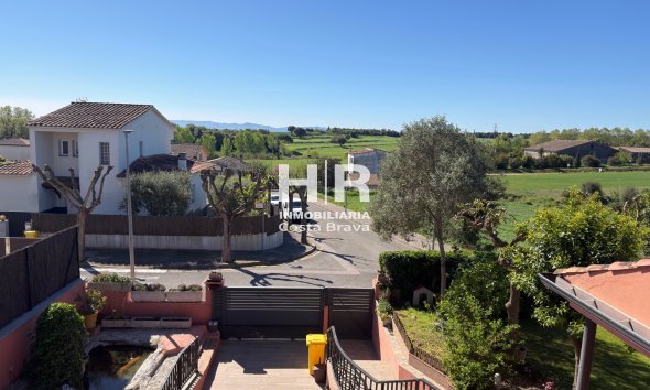 Venda - Casa unifamiliar - AIGUAVIVA - CENTRO PUEBLO