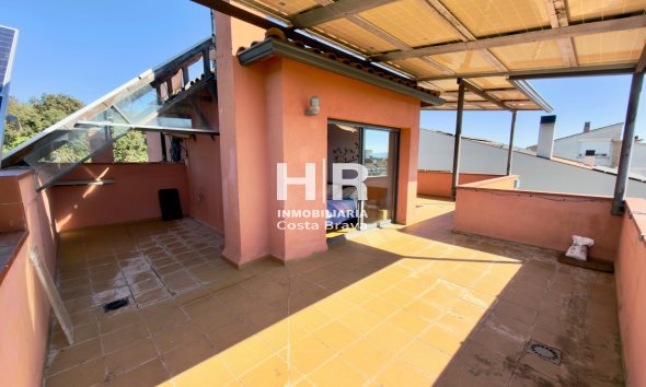 Venda - Casa unifamiliar - AIGUAVIVA - CENTRO PUEBLO