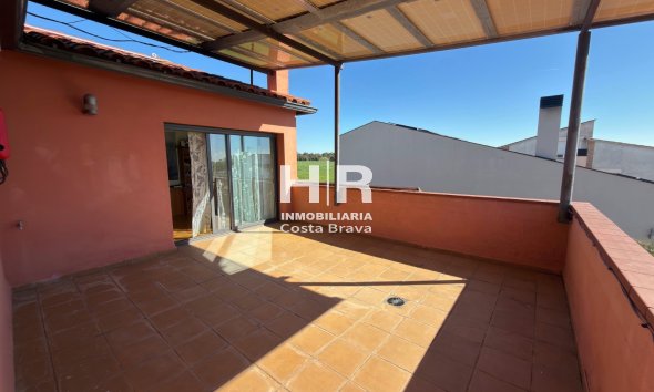 Venda - Casa unifamiliar - AIGUAVIVA - CENTRO PUEBLO