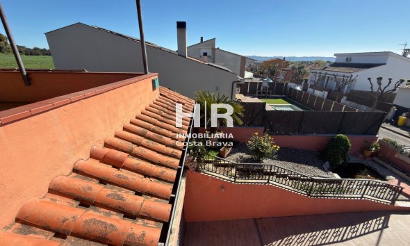 Venda - Casa unifamiliar - AIGUAVIVA - CENTRO PUEBLO