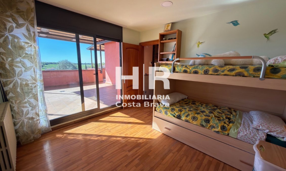 Venda - Casa unifamiliar - AIGUAVIVA - CENTRO PUEBLO