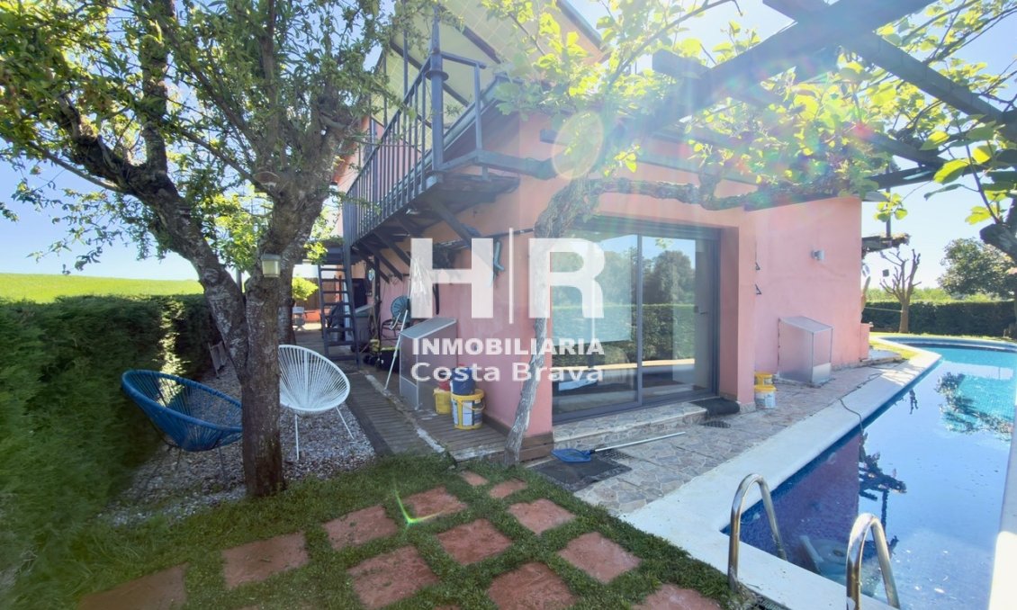 Venda - Casa unifamiliar - AIGUAVIVA - CENTRO PUEBLO