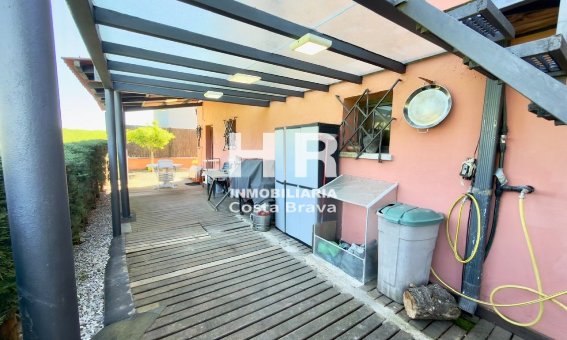 Venda - Casa unifamiliar - AIGUAVIVA - CENTRO PUEBLO