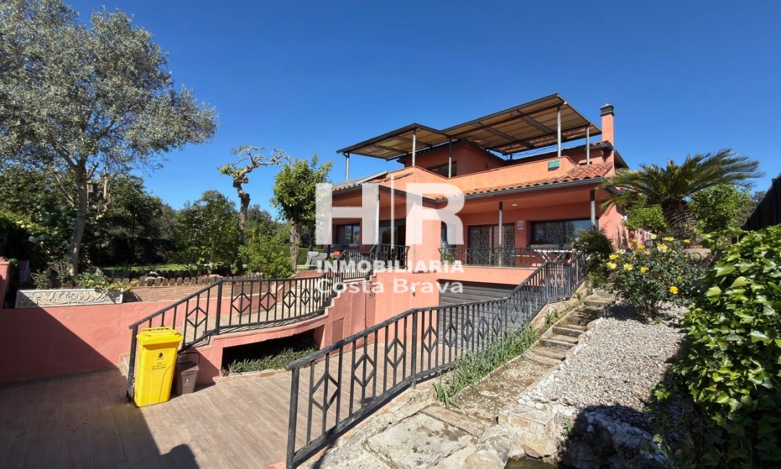 Venda - Casa unifamiliar - AIGUAVIVA - CENTRO PUEBLO