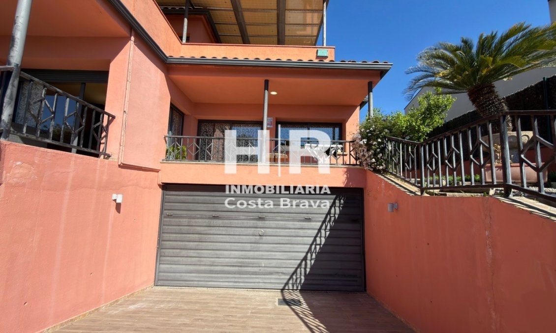 Venda - Casa unifamiliar - AIGUAVIVA - CENTRO PUEBLO