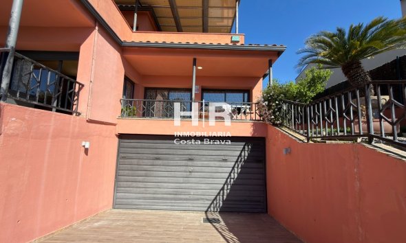 Venda - Casa unifamiliar - AIGUAVIVA - CENTRO PUEBLO