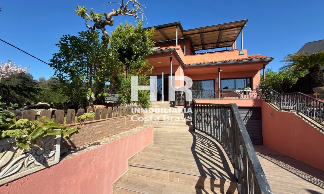 Venda - Casa unifamiliar - AIGUAVIVA - CENTRO PUEBLO