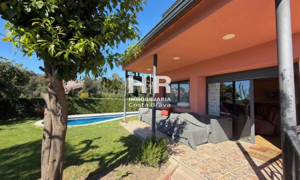 Venda - Casa unifamiliar - AIGUAVIVA - CENTRO PUEBLO