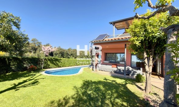 Venda - Casa unifamiliar - AIGUAVIVA - CENTRO PUEBLO